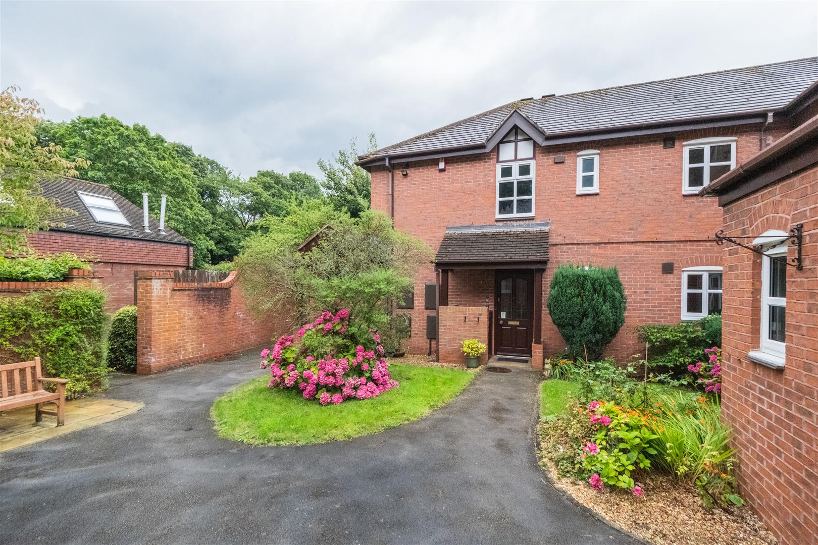 2 bedroom  Flat for Sale in Tarporley